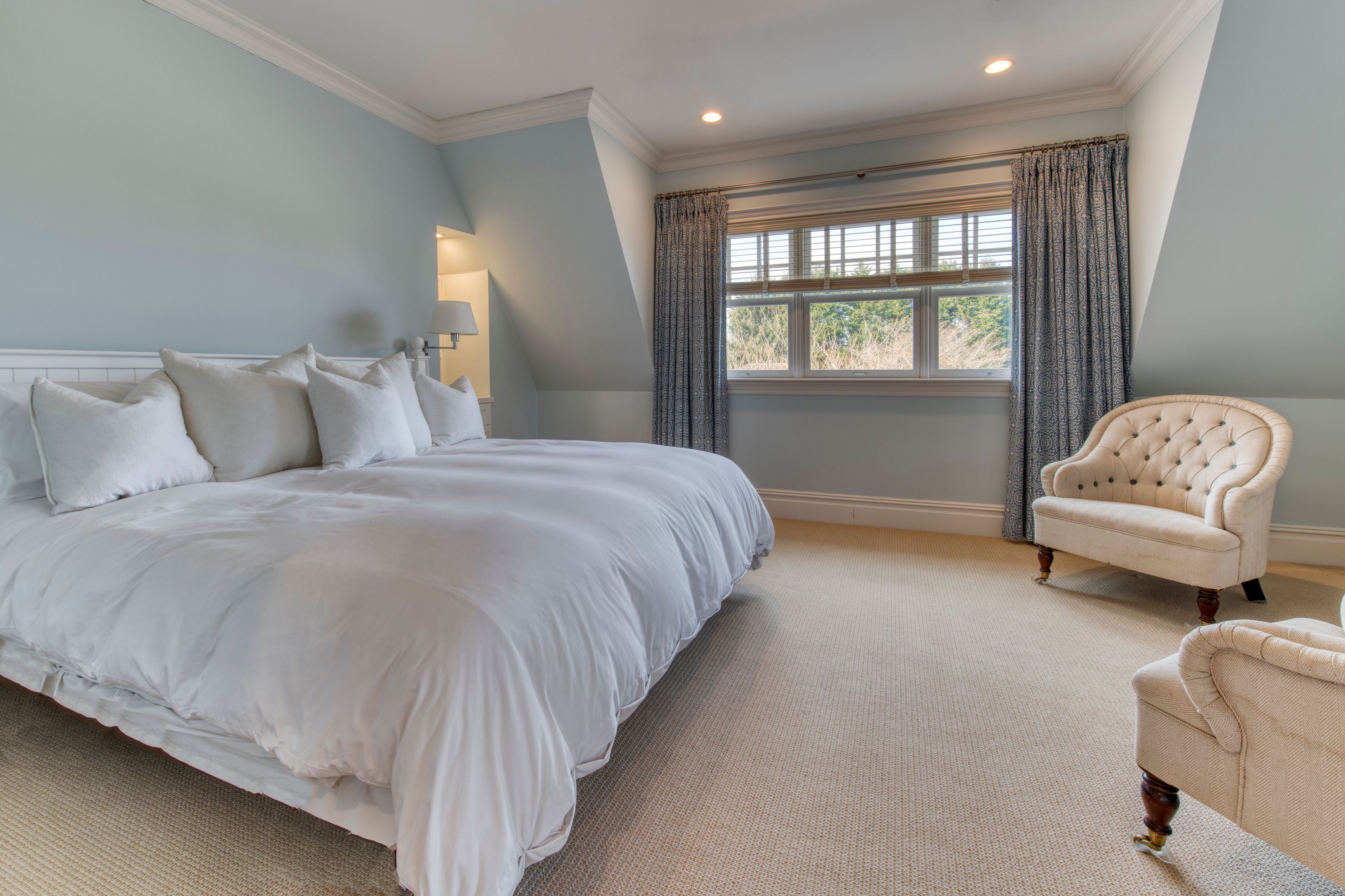 704 Ocean Road Bridgehampton, NY 11932 - Photo 10 of 17 Gallery Image 10
