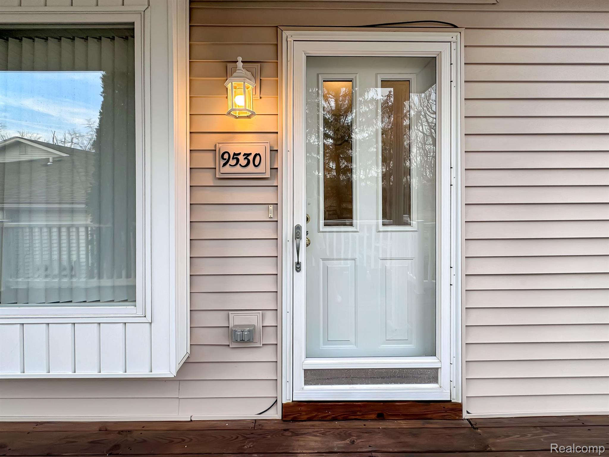 9530 Timber Ridge Drive Grand Blanc, MI 48439 - Photo 3 of 27 Private Entrance!