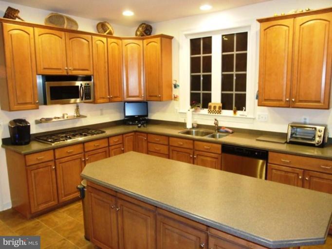 18517 Crestmount Road Boyds, MD 20841 - Photo 22 of 27 Kitchen #2