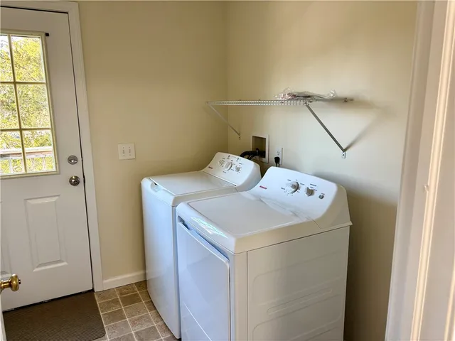 $2,600 | 160 Canal Street, Westerly, RI 02891