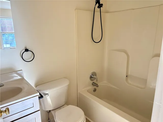 $2,600 | 160 Canal Street, Westerly, RI 02891