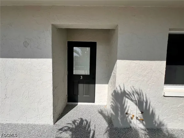 $1,575 | 4102 Southeast 19th Place, Unit 3, Cape Coral, FL 33904