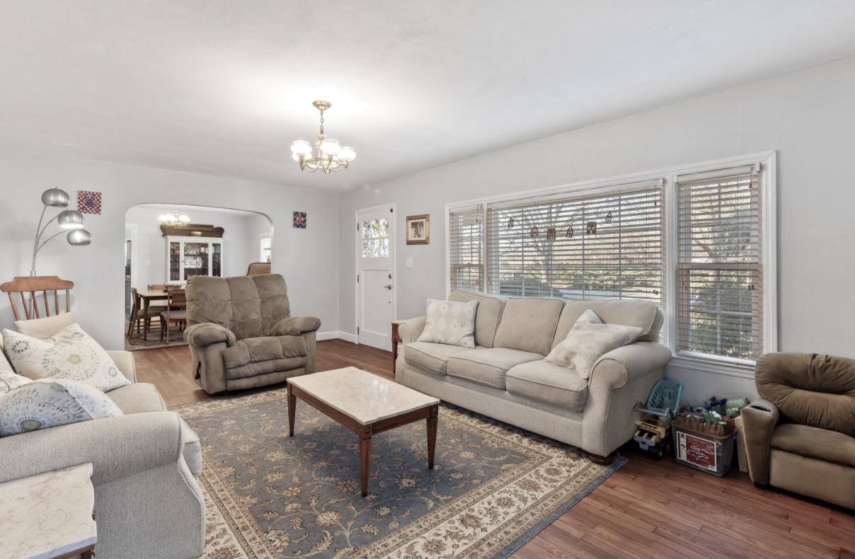 3320 Roberts Road Chattanooga, TN 37416 - Photo 3 of 21 Living Room