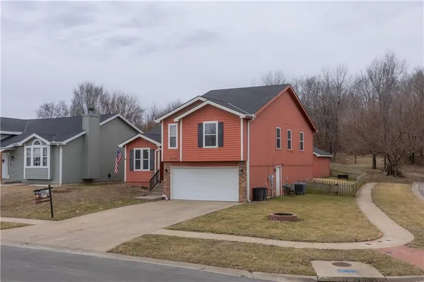 $279,900 | 2202 Meadow Trail, St. Joseph, MO 64503