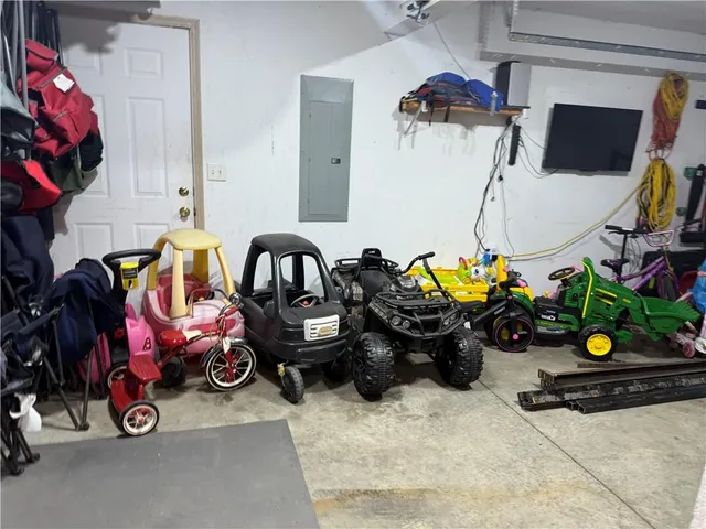 $299,900 | 2202 Meadow Trail, St. Joseph, MO 64503