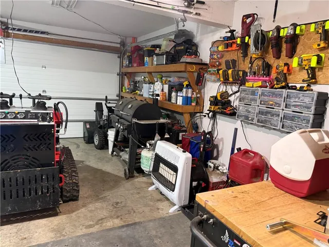 $299,900 | 2202 Meadow Trail, St. Joseph, MO 64503