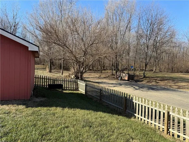 $299,900 | 2202 Meadow Trail, St. Joseph, MO 64503