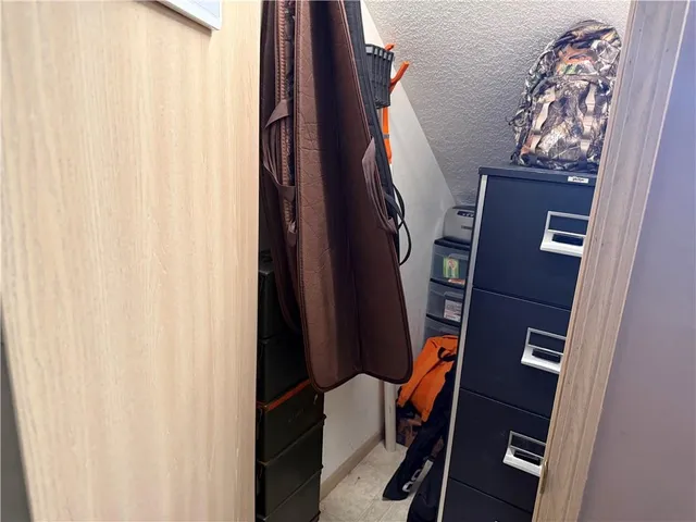 $299,900 | 2202 Meadow Trail, St. Joseph, MO 64503