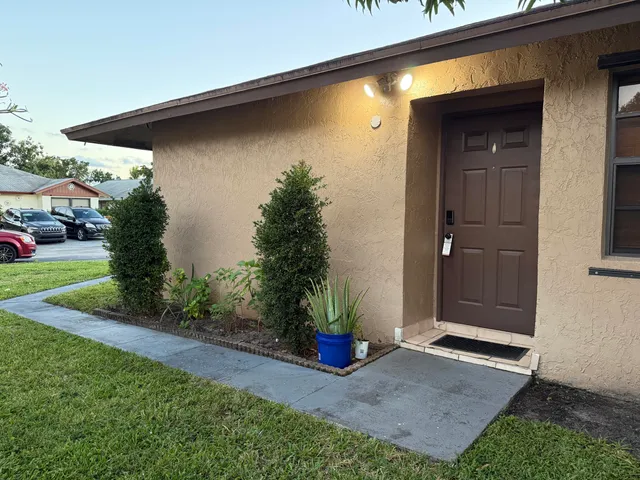 $2,200 | 1389 Pines Lane, West Palm Beach, FL 33415