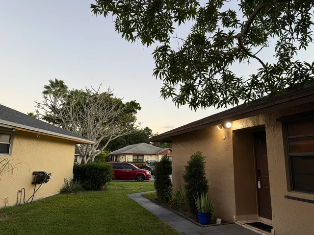 $2,200 | 1389 Pines Lane, West Palm Beach, FL 33415