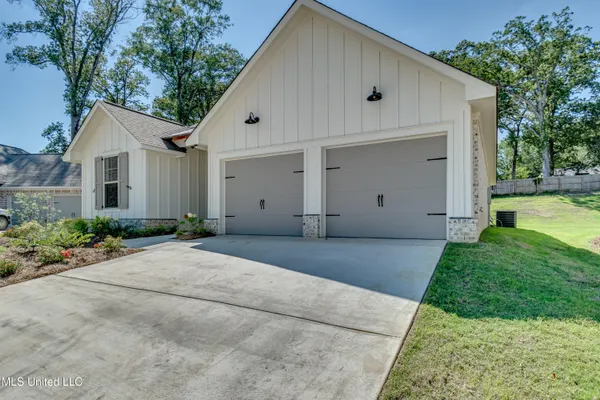 $375,000 | 609 Cobalt Way, Brandon, MS 39042