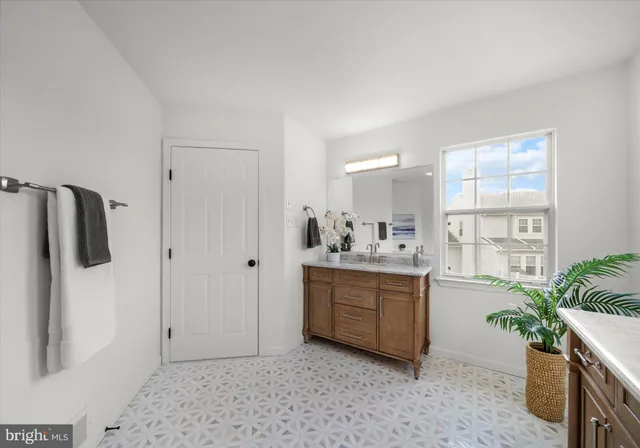 $579,900 | 105 Berry Drive, Wilmington, DE 19808