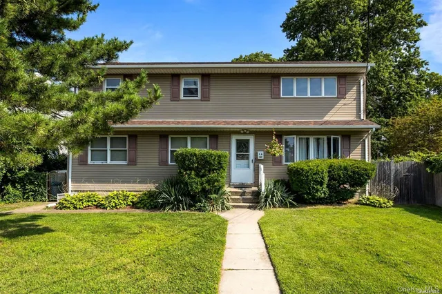 $3,300 | 4 Quaker Court, West Babylon, NY 11704