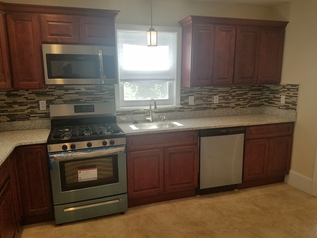 40 Reed Street Randolph, MA 02368 - Photo 3 of 24