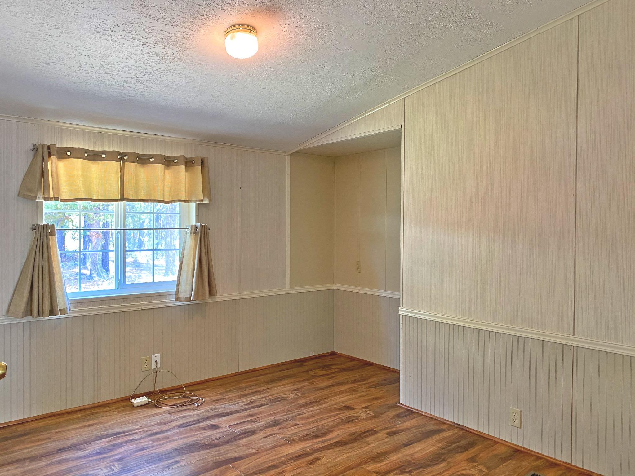 52055 Read Loop La Pine, OR 97739 - Photo 13 of 36 Office