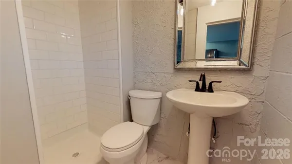 $1,100 | 428 Hawthorne Lane, Unit 7, Charlotte, NC 28204