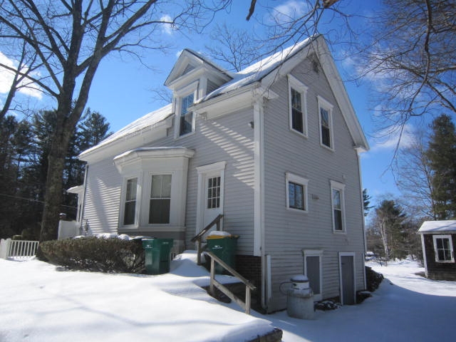 110 Autumn Street Rochester, NH 03868 - Photo 3 of 26