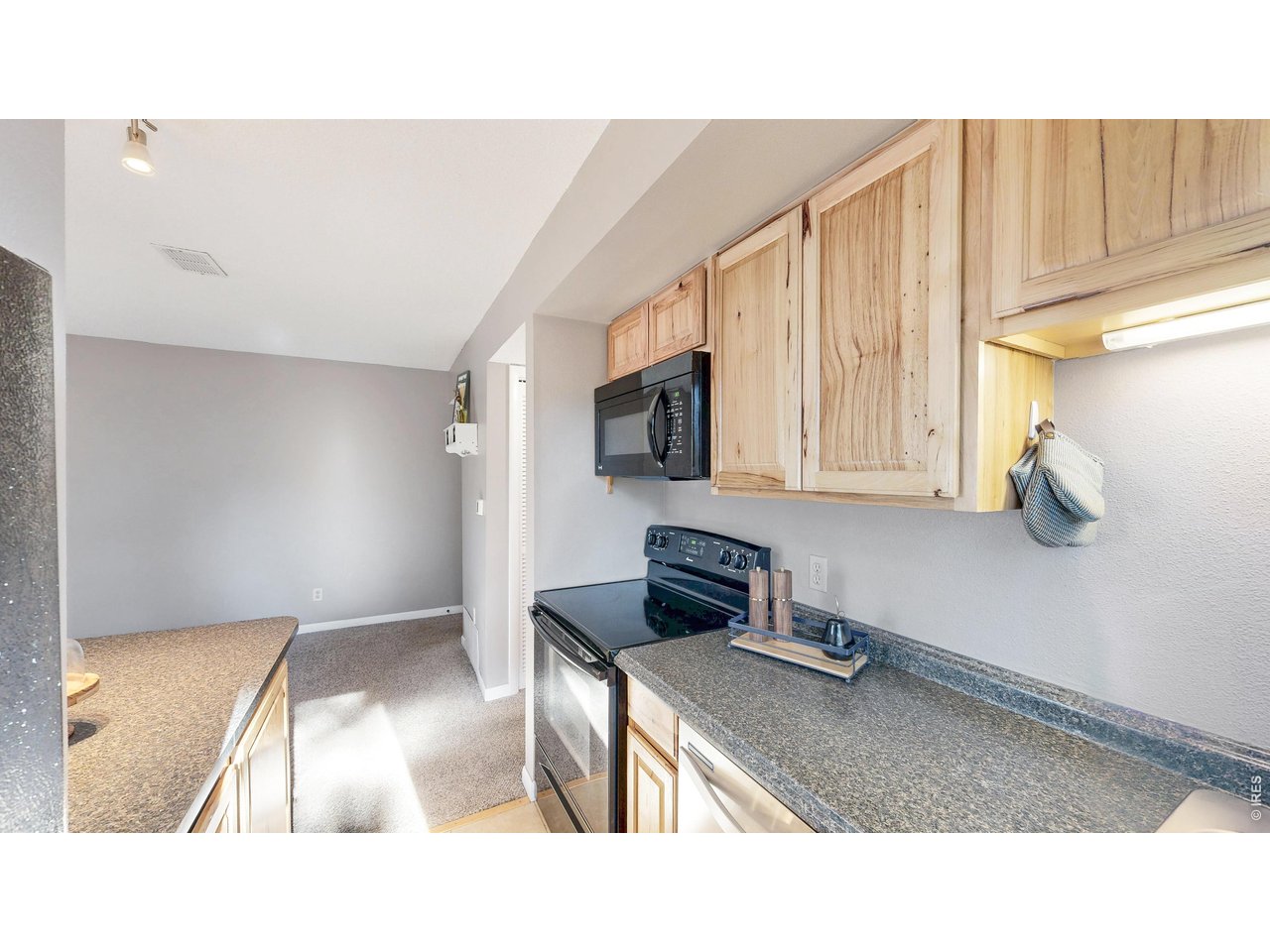 200 Riverside Drive, Unit 1 Estes Park, CO 80517 - Photo 11 of 27 a kitchen with a refrigerator stove and a sink