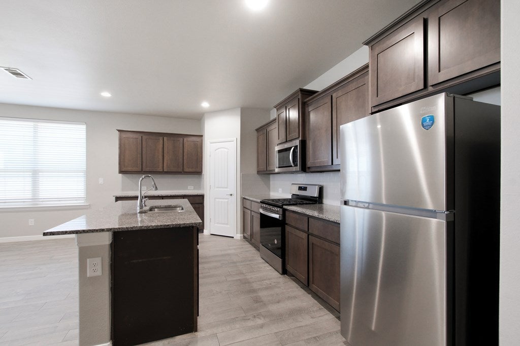 6102 Scaled Quail Road Midland, TX 79705 - Photo 12 of 53 Gallery Image 12