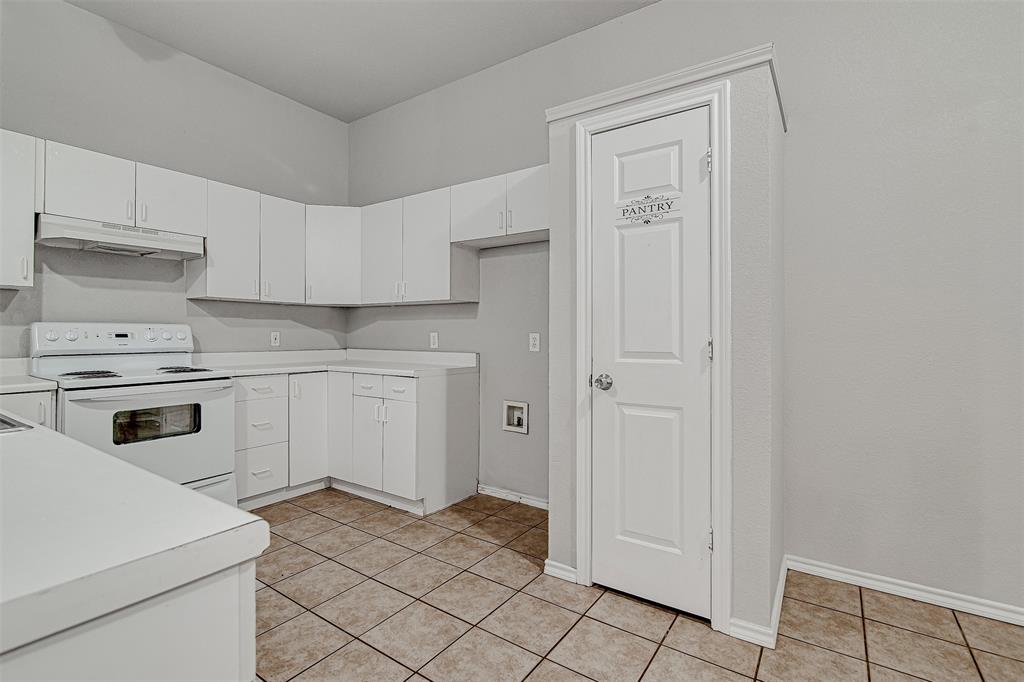 214 Joshua Boulevard Joshua, TX 76058 - Photo 6 of 17