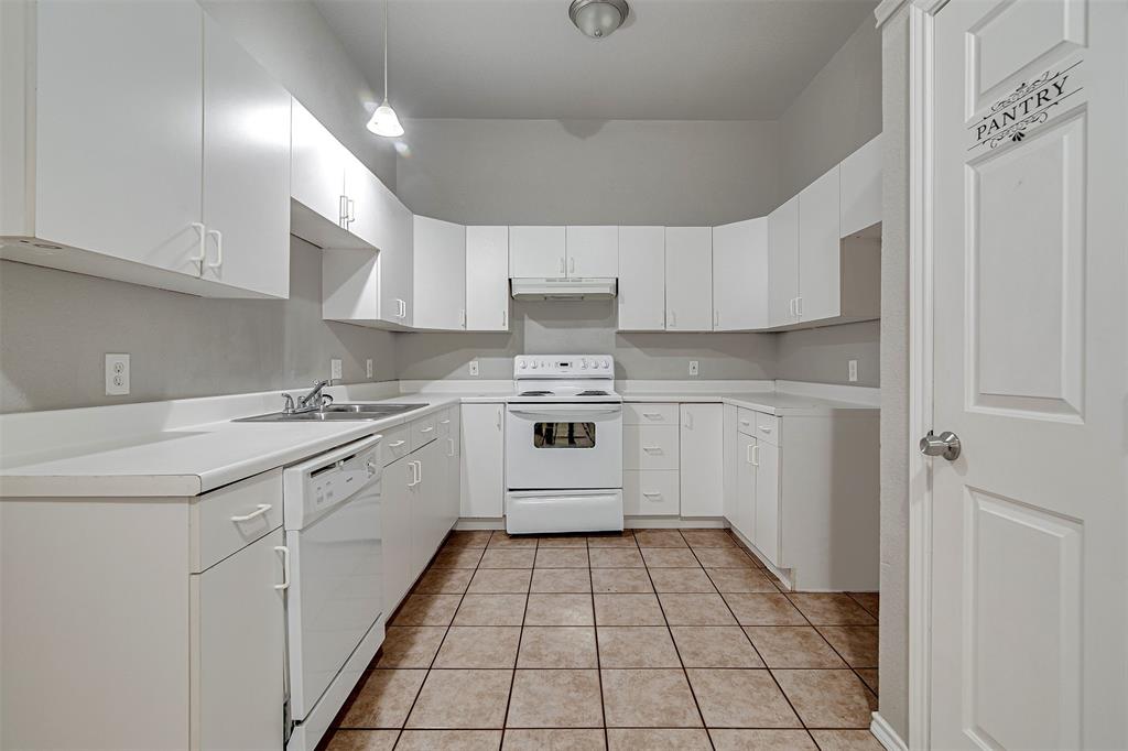 214 Joshua Boulevard Joshua, TX 76058 - Photo 7 of 17