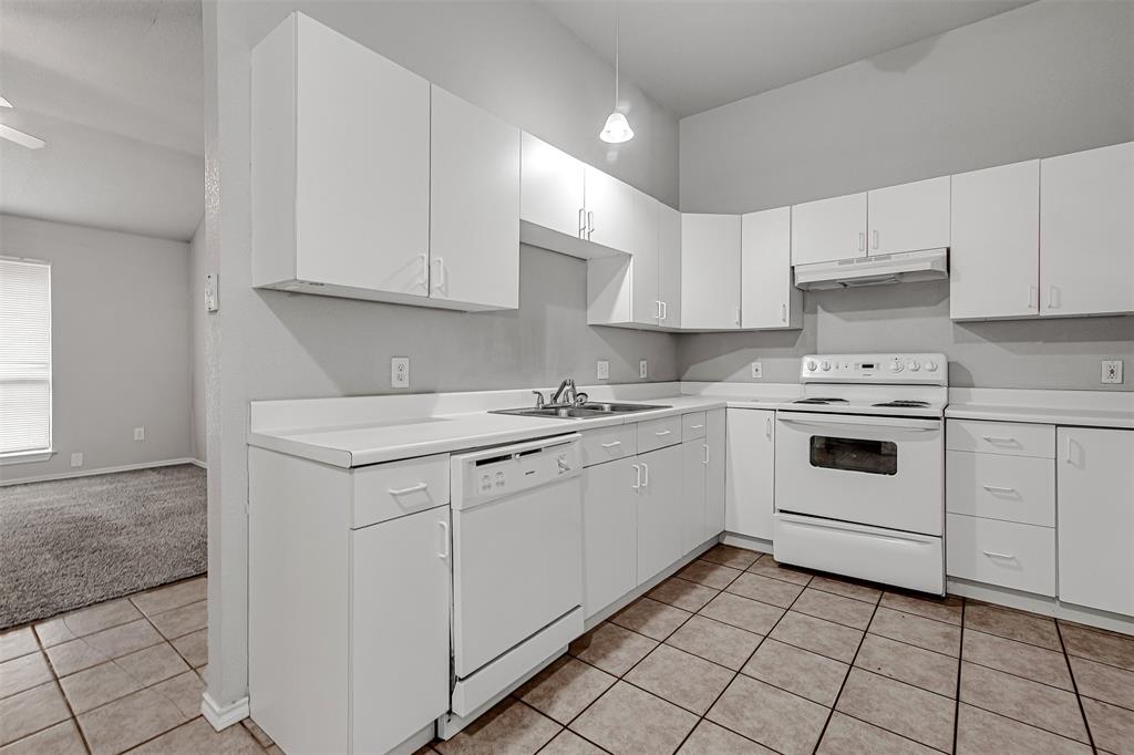 214 Joshua Boulevard Joshua, TX 76058 - Photo 8 of 17