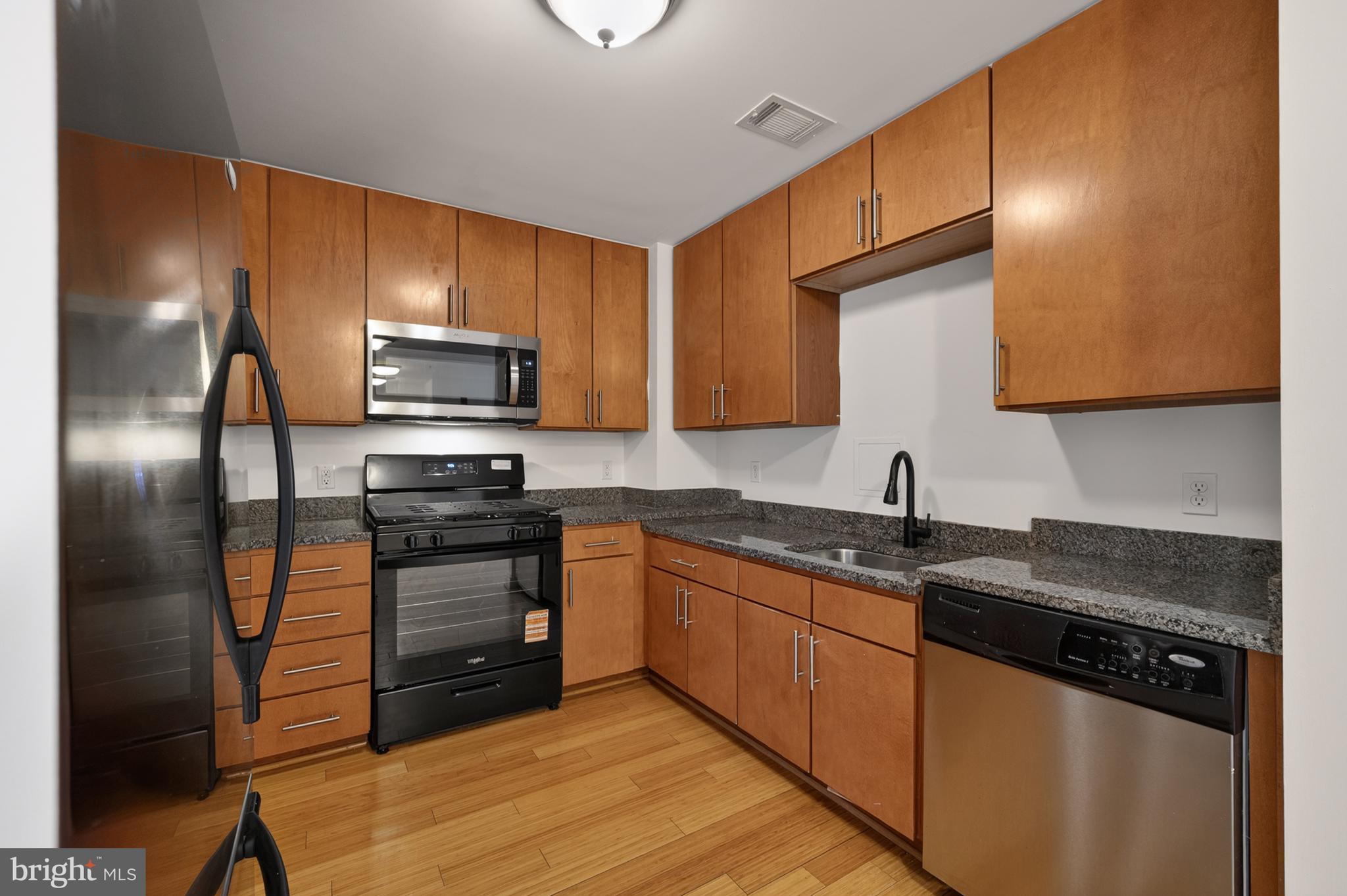 915 E Street Northwest, Unit 1214 Washington, DC 20004 - Photo 12 of 58