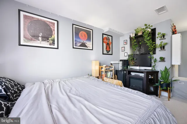 $385,000 | 915 E Street Northwest, Unit 1214, Washington, DC 20004