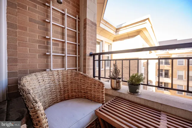 $385,000 | 915 E Street Northwest, Unit 1214, Washington, DC 20004