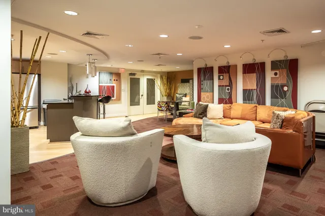 $385,000 | 915 E Street Northwest, Unit 1214, Washington, DC 20004