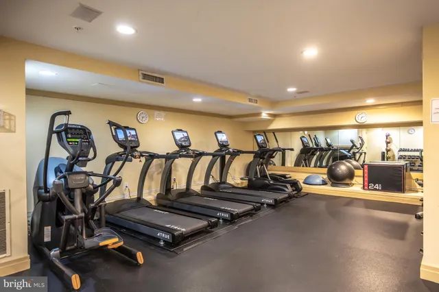 $385,000 | 915 E Street Northwest, Unit 1214, Washington, DC 20004