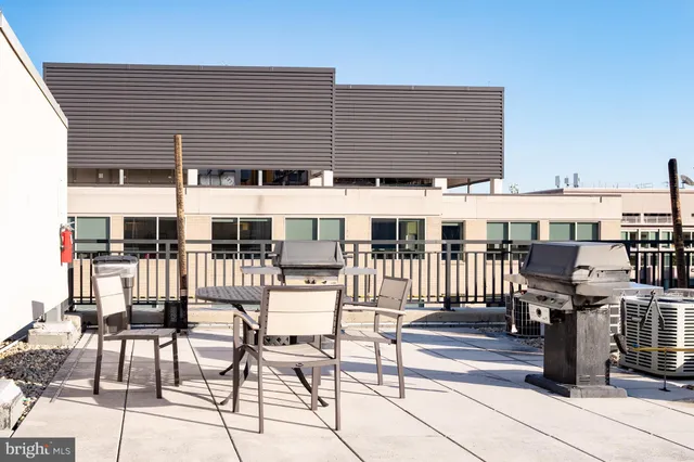 $385,000 | 915 E Street Northwest, Unit 1214, Washington, DC 20004