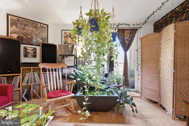 $385,000 | 915 E Street Northwest, Unit 1214, Washington, DC 20004