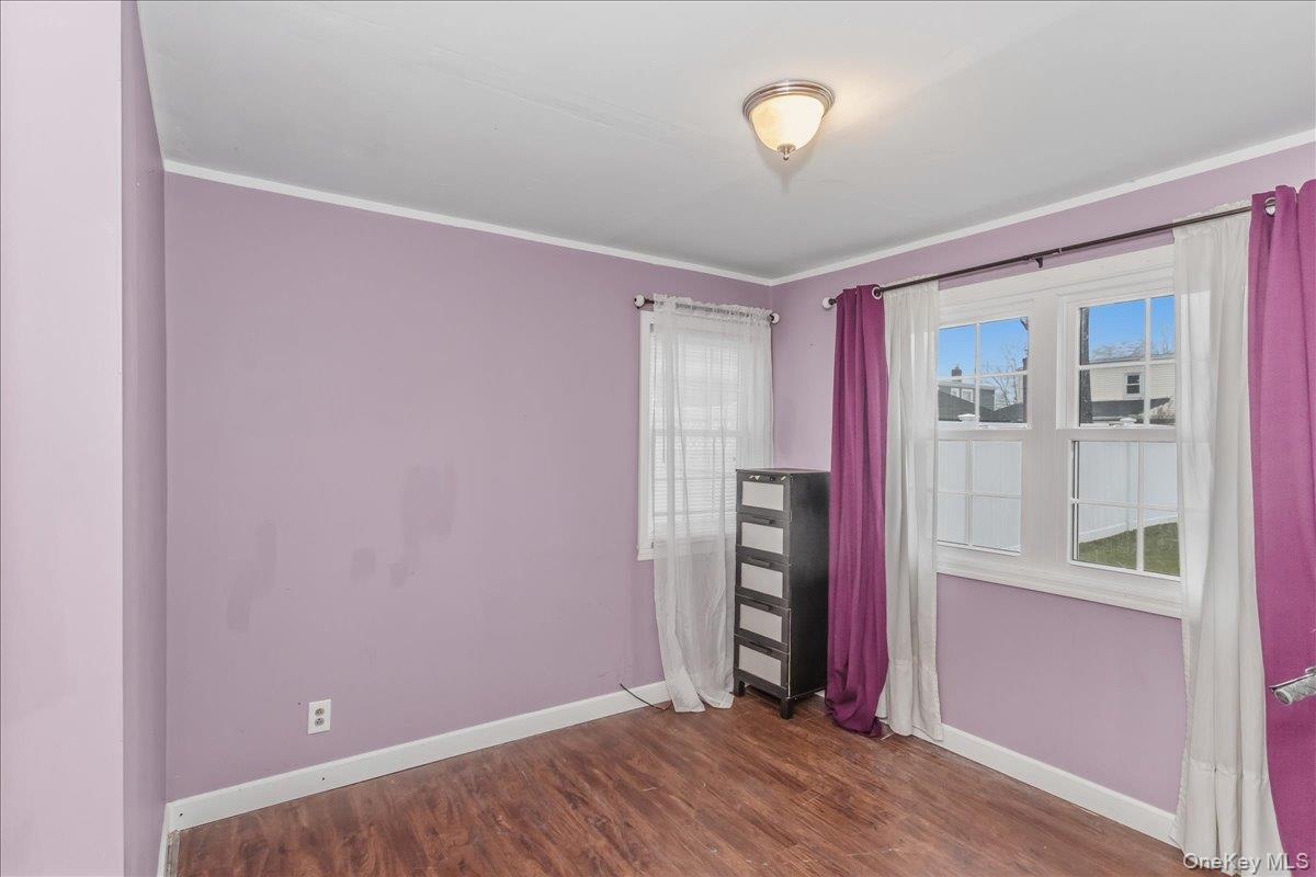 86 Oceanview Avenue Valley Stream, NY 11581 - Photo 18 of 21 an empty room with closet