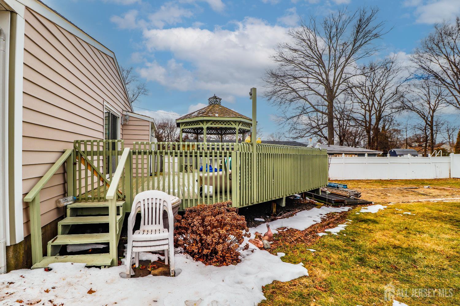 484 Old Post Road Edison, NJ 08817 - Photo 16 of 19 a front view of a house with a garden