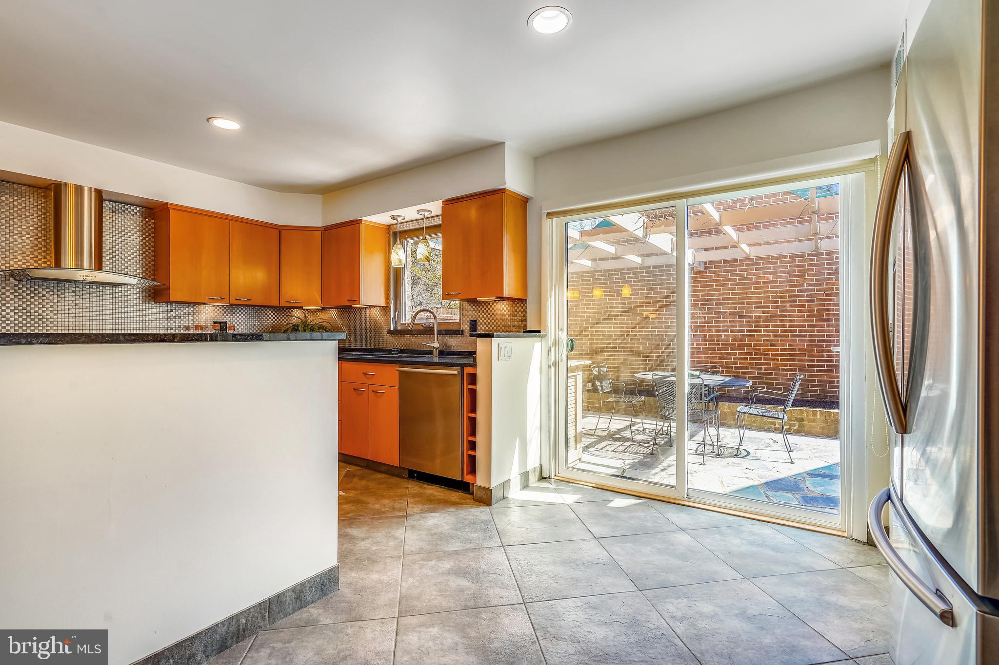 11310 Harborside Cluster Reston, VA 20191 - Photo 6 of 31 High end appliances