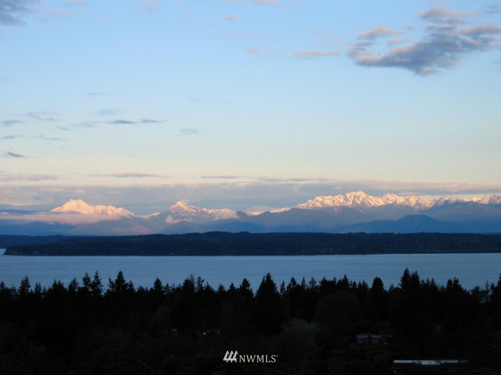 18734 Ridgefield Road Northwest Shoreline, WA 98177 - Photo 3 of 20 Gallery Image 3