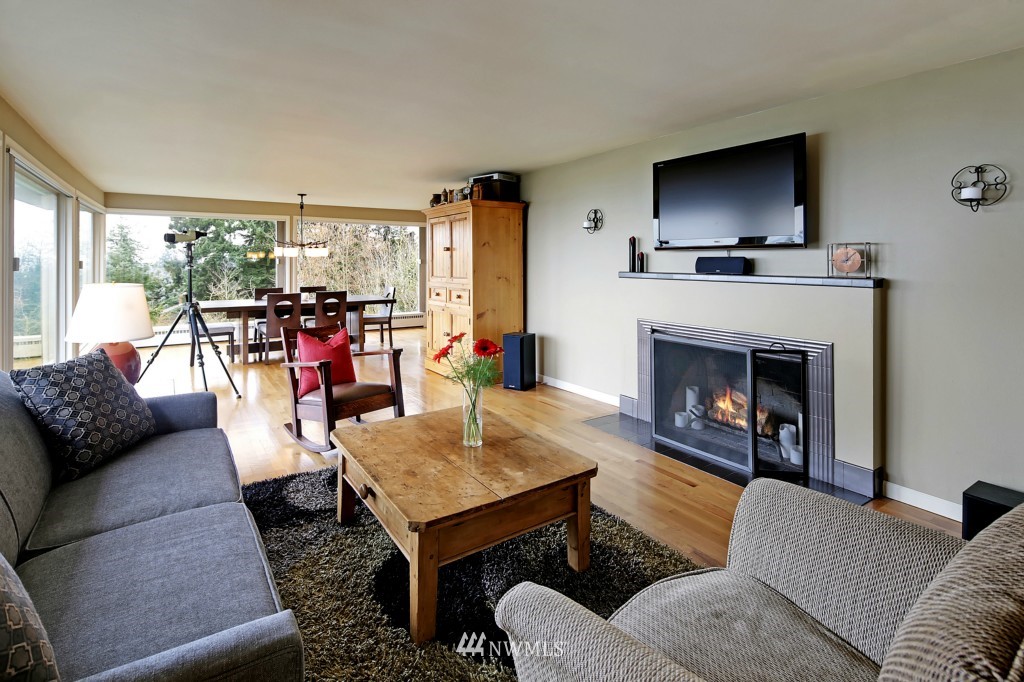 18734 Ridgefield Road Northwest Shoreline, WA 98177 - Photo 4 of 20 Gallery Image 4
