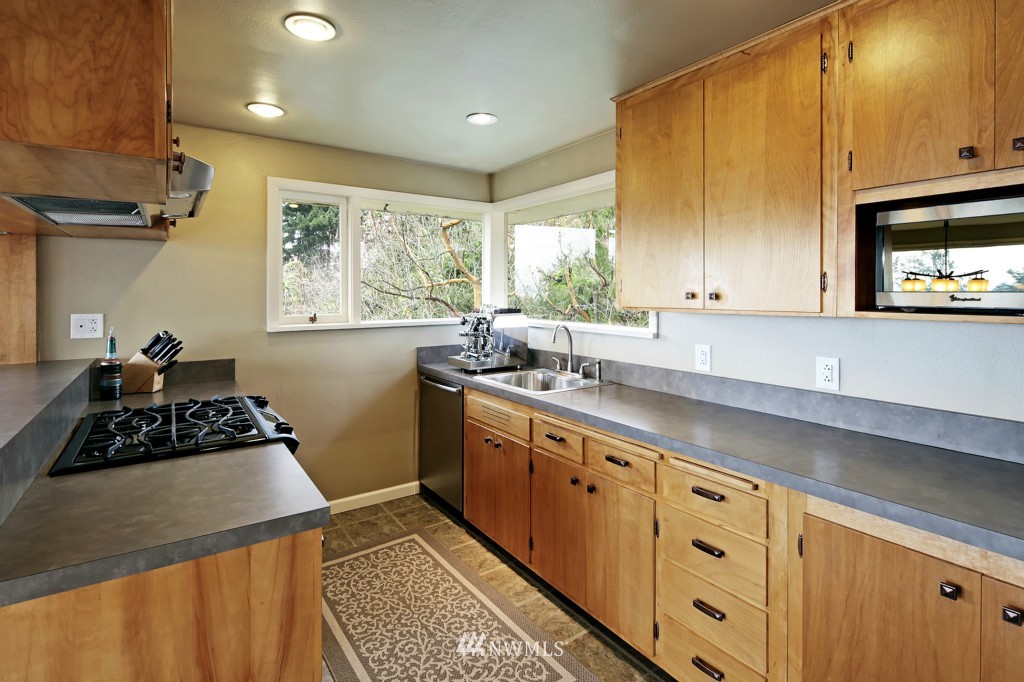 18734 Ridgefield Road Northwest Shoreline, WA 98177 - Photo 9 of 20 Gallery Image 9