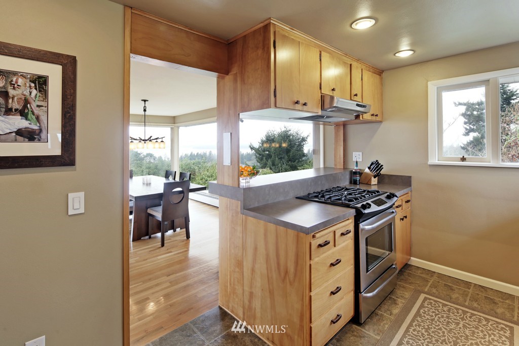 18734 Ridgefield Road Northwest Shoreline, WA 98177 - Photo 10 of 20 Gallery Image 10