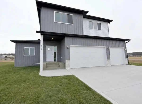 $599,900 | 6914 3rd Street Northwest, Moorhead, MN 56560