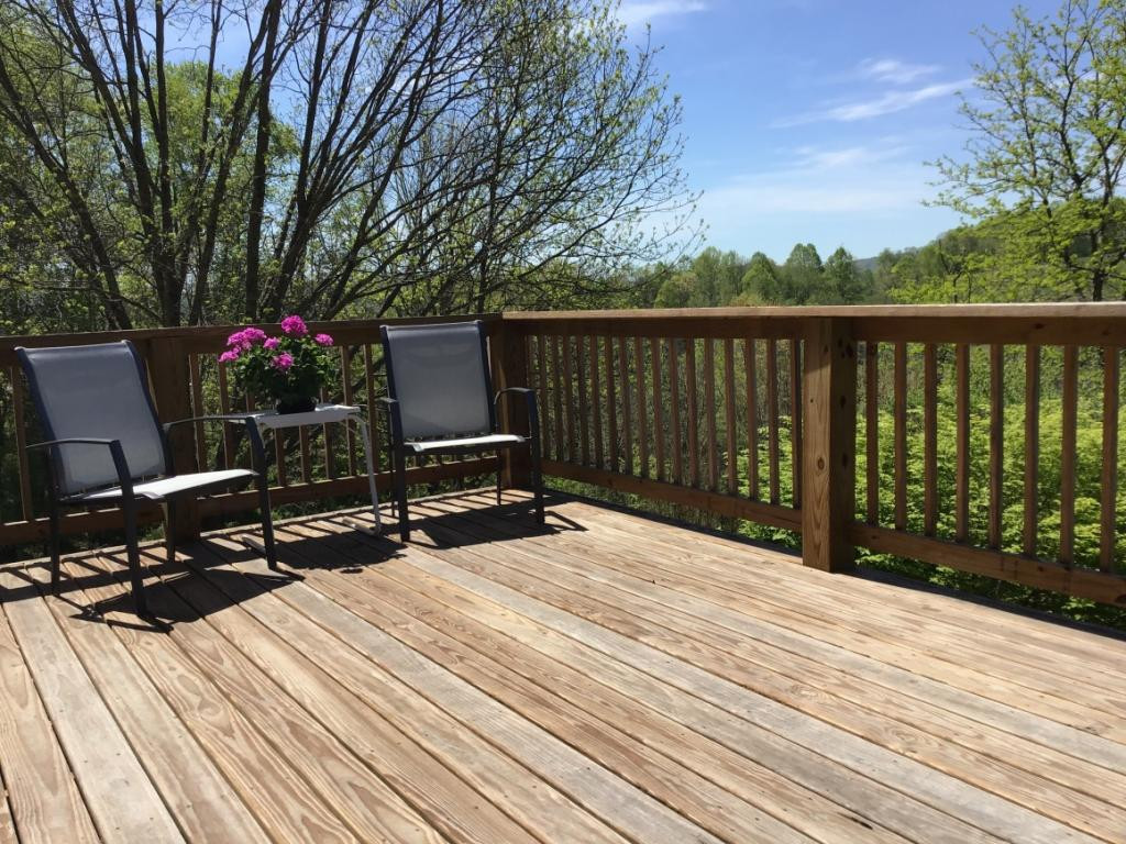 3609 Bishoptown Road Duffield, VA 24244 - Photo 17 of 25 Large new deck