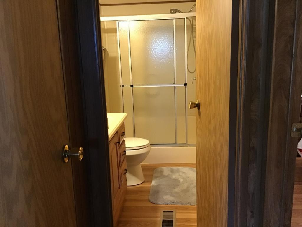 3609 Bishoptown Road Duffield, VA 24244 - Photo 10 of 25 Guest bath