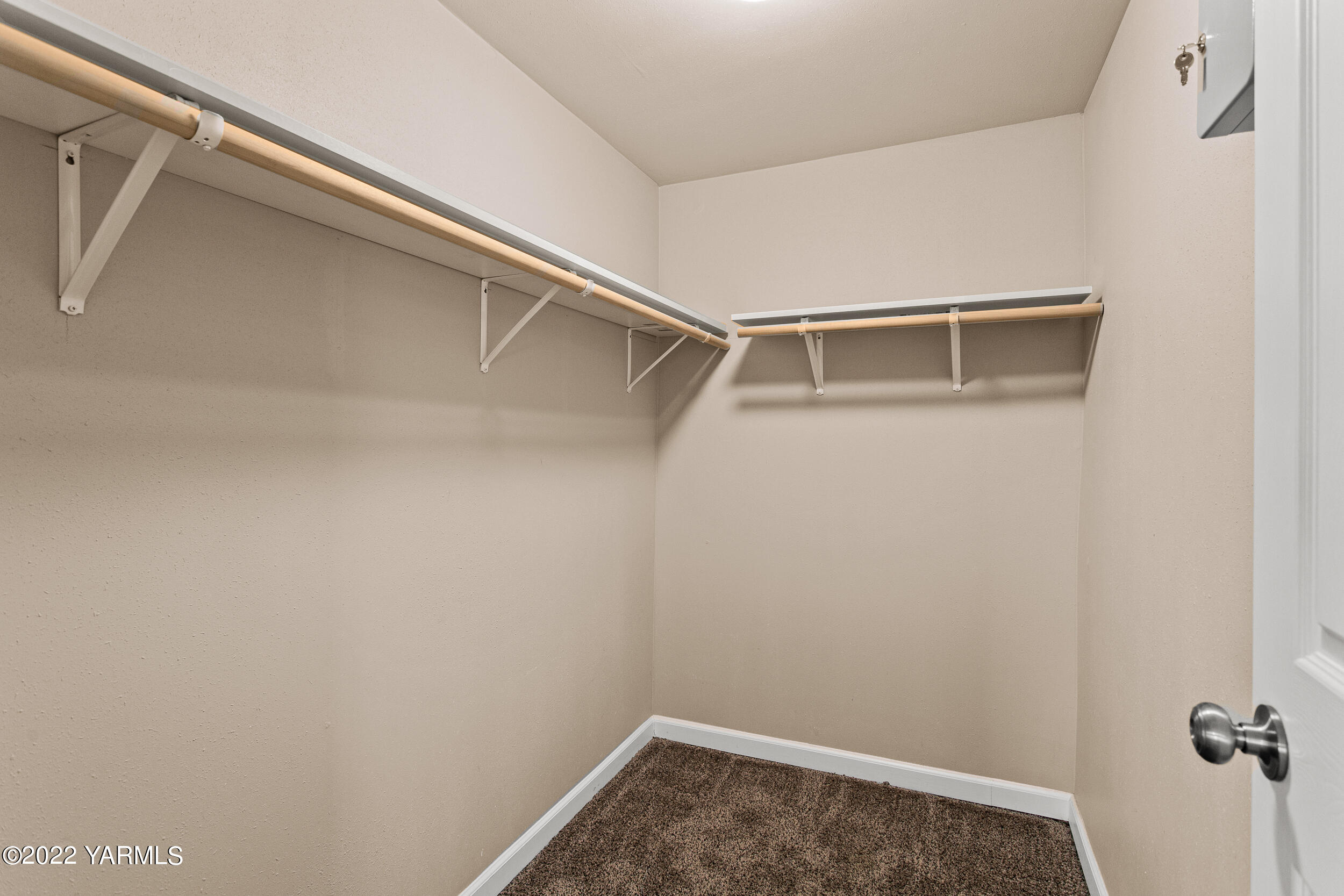 211 Wilson Road Yakima, WA 98901 - Photo 14 of 35 a view of walk in closet