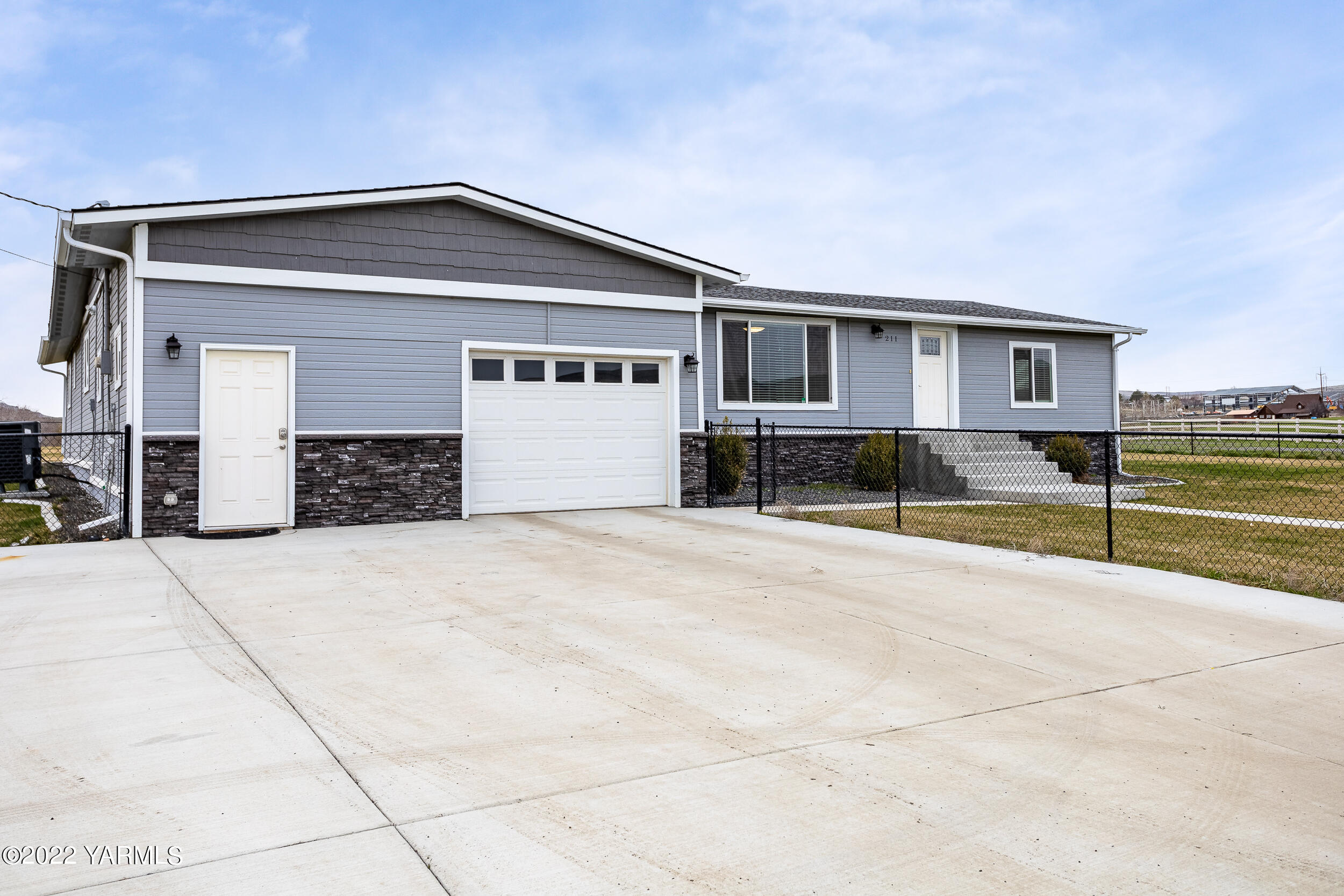 211 Wilson Road Yakima, WA 98901 - Photo 34 of 35 a house view with a outdoor space