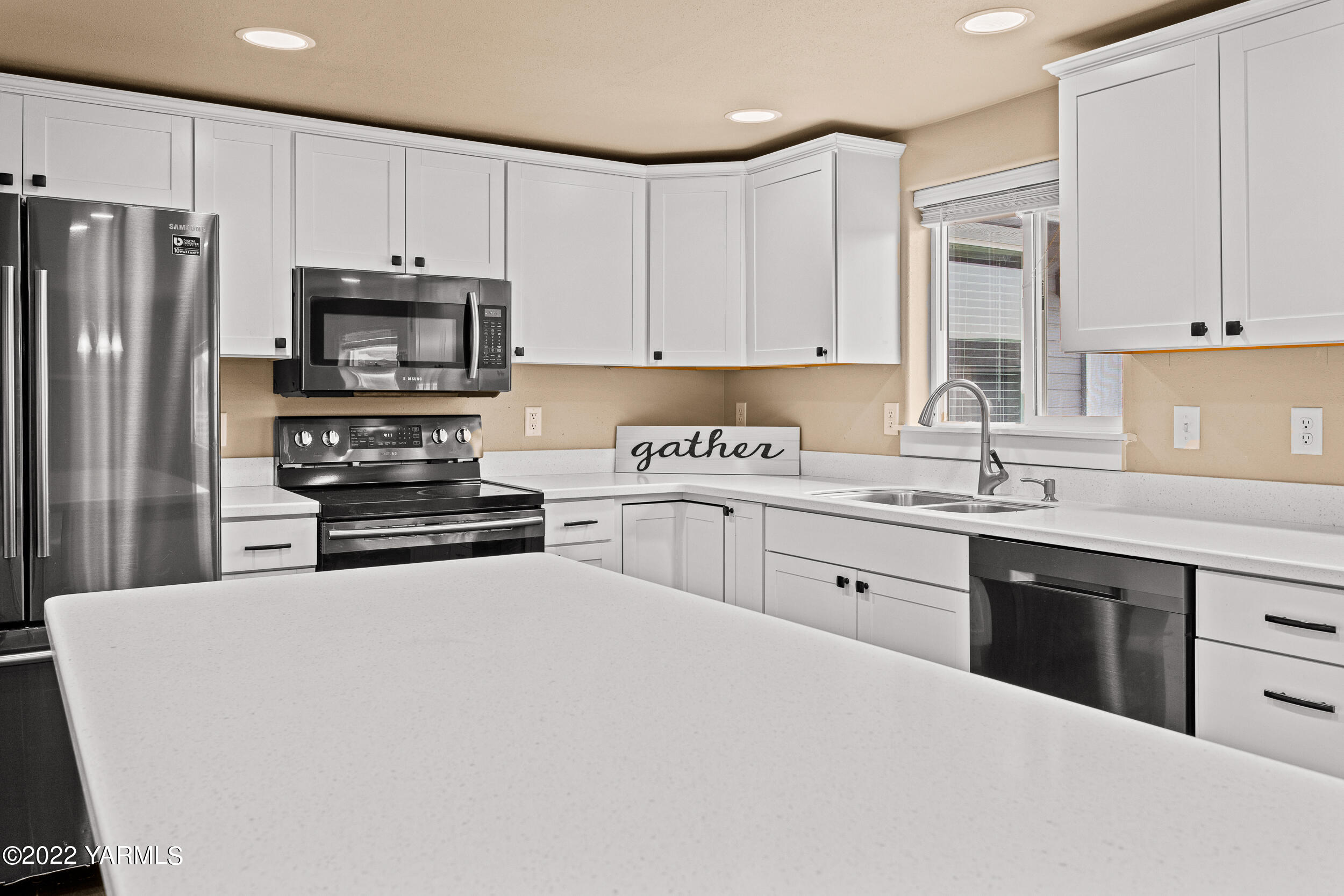 211 Wilson Road Yakima, WA 98901 - Photo 7 of 35 a kitchen with stainless steel appliances a refrigerator sink stove and cabinets