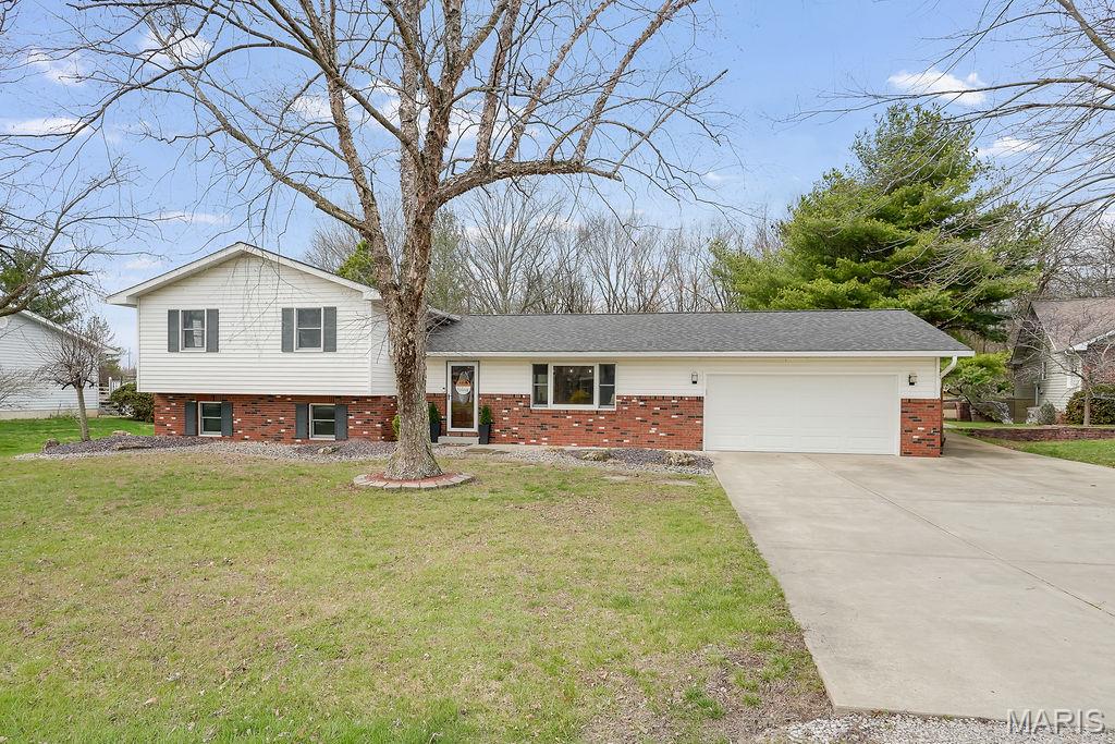 4 Frisse Court Highland, IL 62249 - Photo 2 of 37