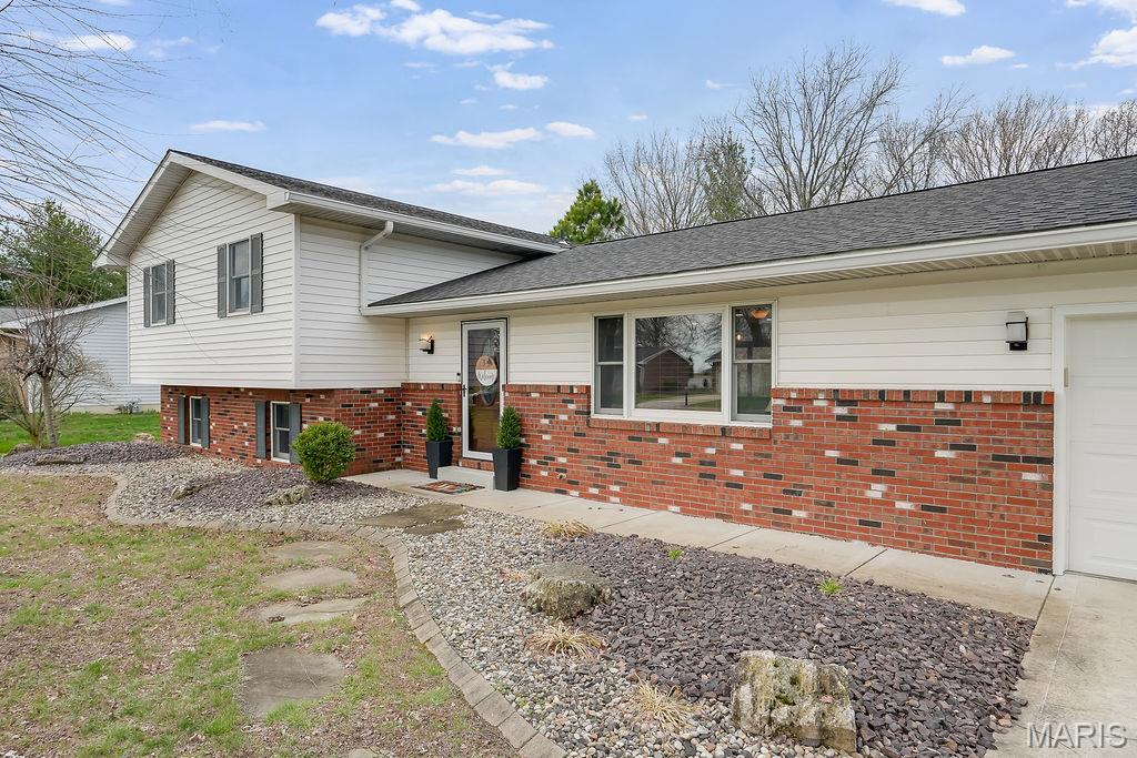 4 Frisse Court Highland, IL 62249 - Photo 5 of 37