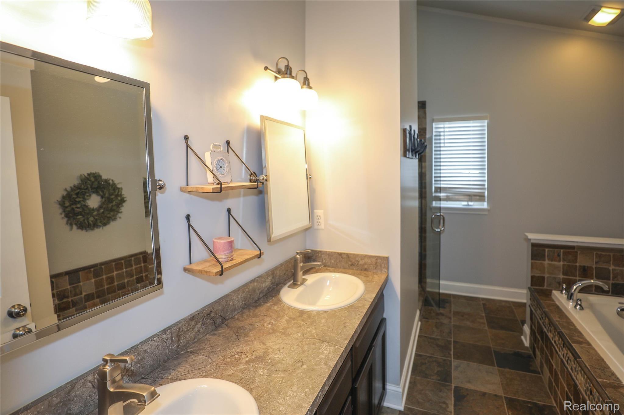 444 Circle Point Clarkston, MI 48348 - Photo 17 of 39 18.jpg