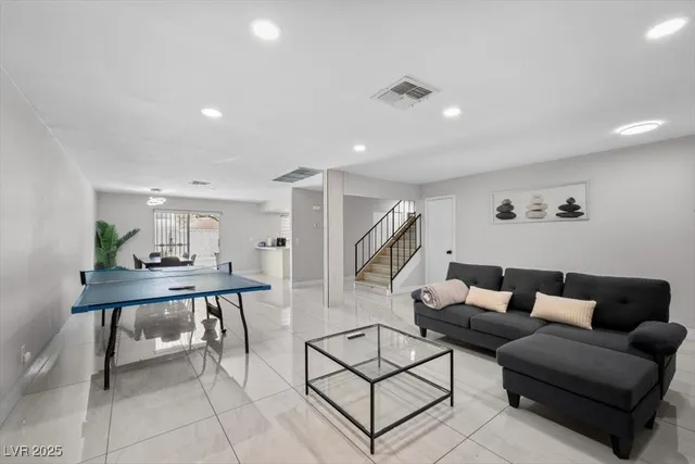 $3,988 | 3618 Redwood Street, Las Vegas, NV 89103